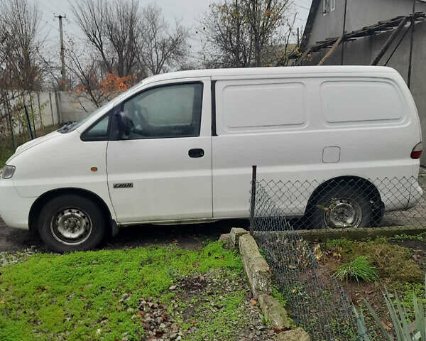 Білий Хендай Н 200, об'ємом двигуна 2.5 л та пробігом 281 тис. км за 5000 $, фото 2 на Automoto.ua