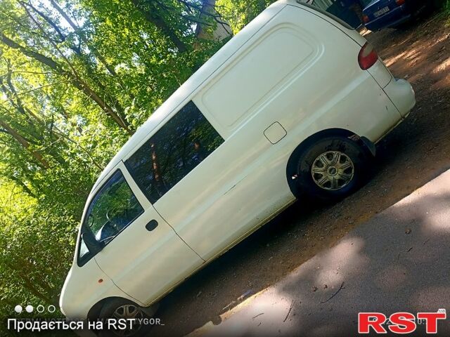 Білий Хендай Н 200, об'ємом двигуна 2.5 л та пробігом 200 тис. км за 3000 $, фото 2 на Automoto.ua