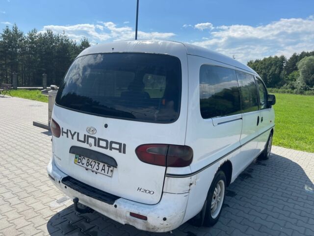 Белый Хендай Н 200, объемом двигателя 2.5 л и пробегом 355 тыс. км за 2000 $, фото 5 на Automoto.ua