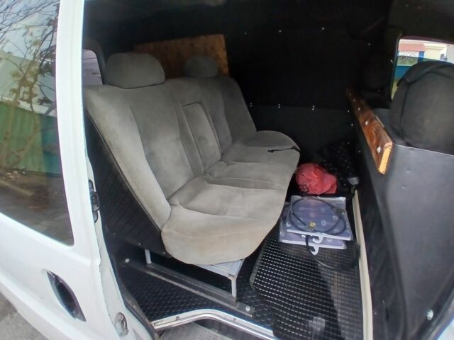 Белый Хендай Н 200, объемом двигателя 2.5 л и пробегом 300 тыс. км за 3299 $, фото 8 на Automoto.ua