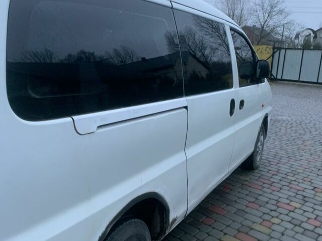 Белый Хендай Н 200, объемом двигателя 2.5 л и пробегом 410 тыс. км за 2700 $, фото 10 на Automoto.ua