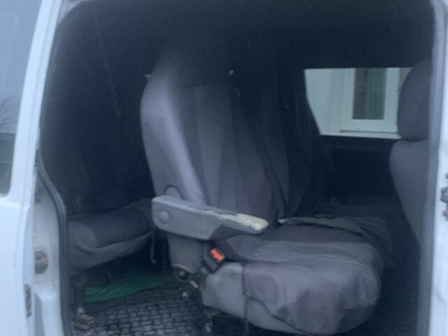 Белый Хендай Н 200, объемом двигателя 2.5 л и пробегом 410 тыс. км за 2700 $, фото 4 на Automoto.ua