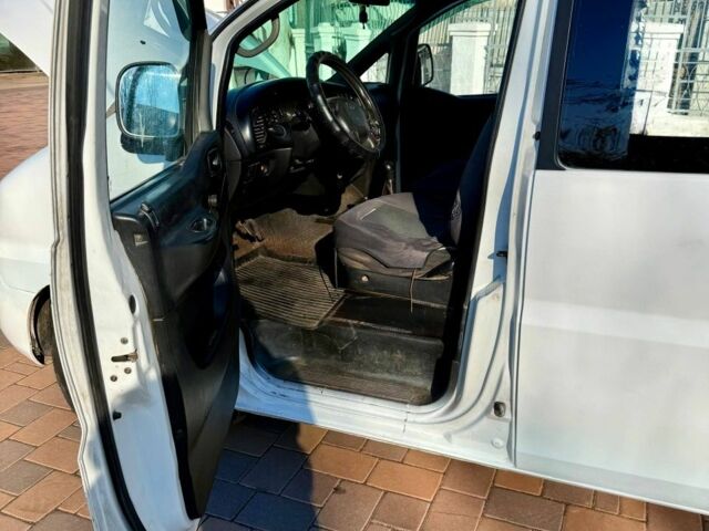 Белый Хендай Н 200, объемом двигателя 2.5 л и пробегом 135 тыс. км за 4400 $, фото 4 на Automoto.ua