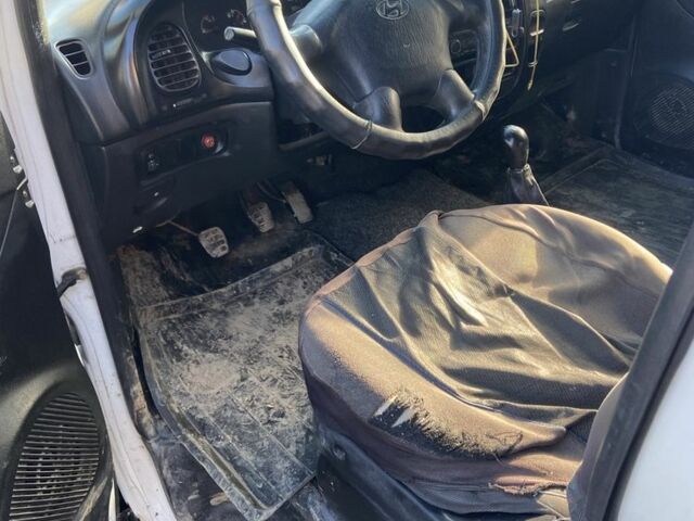 Білий Хендай Н 200, об'ємом двигуна 2.5 л та пробігом 436 тис. км за 3000 $, фото 3 на Automoto.ua