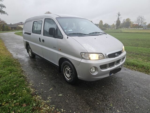 Білий Хендай Н 200, об'ємом двигуна 2.5 л та пробігом 309 тис. км за 2200 $, фото 1 на Automoto.ua