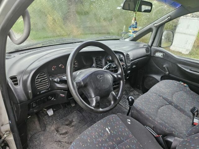 Білий Хендай Н 200, об'ємом двигуна 2.5 л та пробігом 309 тис. км за 2200 $, фото 12 на Automoto.ua