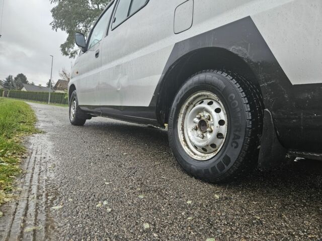 Білий Хендай Н 200, об'ємом двигуна 2.5 л та пробігом 309 тис. км за 2200 $, фото 4 на Automoto.ua