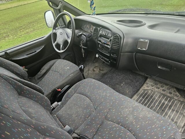 Білий Хендай Н 200, об'ємом двигуна 2.5 л та пробігом 309 тис. км за 2200 $, фото 7 на Automoto.ua