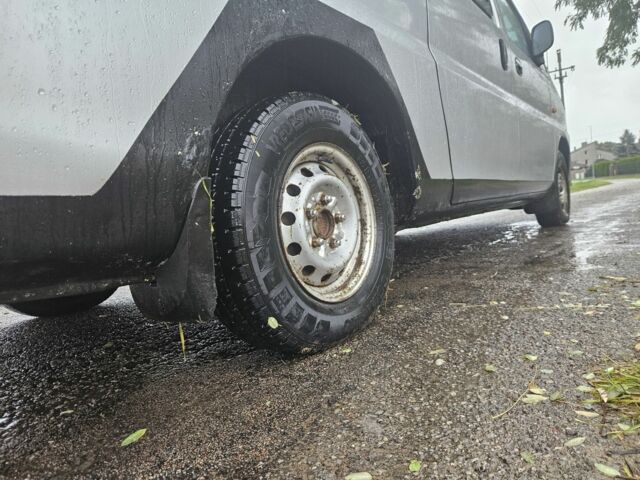 Білий Хендай Н 200, об'ємом двигуна 2.5 л та пробігом 309 тис. км за 2200 $, фото 5 на Automoto.ua