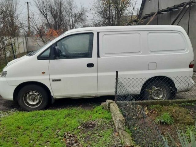 Білий Хендай Н 200, об'ємом двигуна 2.5 л та пробігом 281 тис. км за 5000 $, фото 2 на Automoto.ua