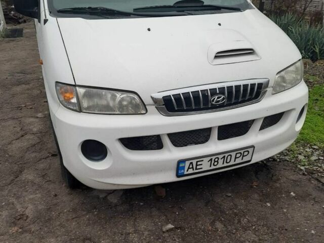 Білий Хендай Н 200, об'ємом двигуна 2.5 л та пробігом 281 тис. км за 5000 $, фото 1 на Automoto.ua