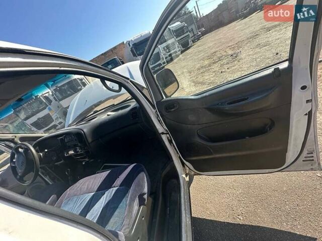 Білий Хендай Н 200, об'ємом двигуна 2.48 л та пробігом 450 тис. км за 3300 $, фото 10 на Automoto.ua