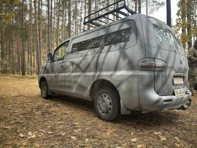 Білий Хендай Н 200, об'ємом двигуна 2.5 л та пробігом 270 тис. км за 1750 $, фото 4 на Automoto.ua