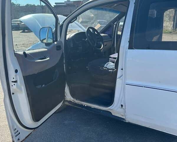 Білий Хендай Н 200, об'ємом двигуна 2.48 л та пробігом 450 тис. км за 3300 $, фото 5 на Automoto.ua