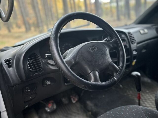 Білий Хендай Н 200, об'ємом двигуна 2.5 л та пробігом 270 тис. км за 1750 $, фото 5 на Automoto.ua