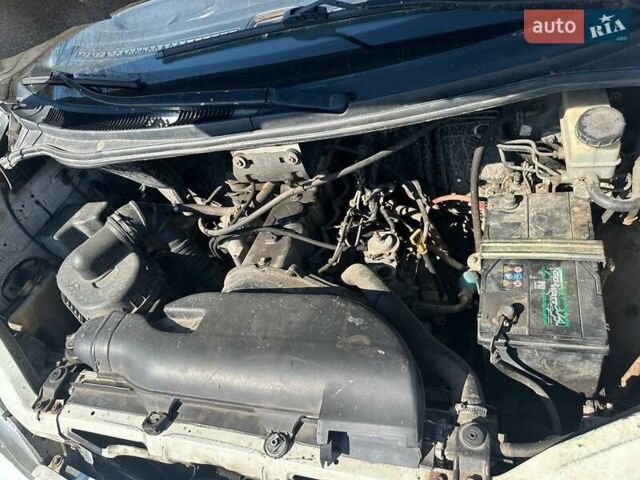 Білий Хендай Н 200, об'ємом двигуна 2.48 л та пробігом 450 тис. км за 3300 $, фото 2 на Automoto.ua