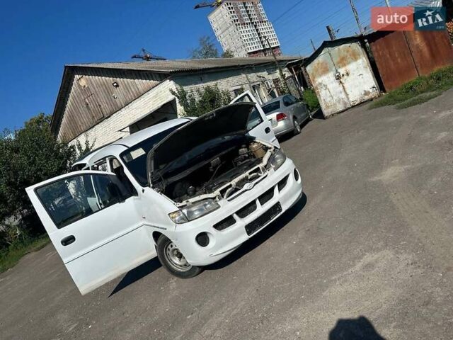 Білий Хендай Н 200, об'ємом двигуна 2.48 л та пробігом 450 тис. км за 3300 $, фото 1 на Automoto.ua