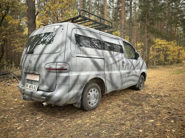 Білий Хендай Н 200, об'ємом двигуна 2.5 л та пробігом 270 тис. км за 1750 $, фото 2 на Automoto.ua