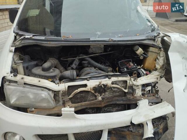 Белый Хендай Н 200, объемом двигателя 2.5 л и пробегом 212 тыс. км за 2500 $, фото 6 на Automoto.ua