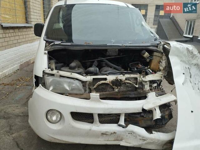 Белый Хендай Н 200, объемом двигателя 2.5 л и пробегом 212 тыс. км за 2500 $, фото 3 на Automoto.ua