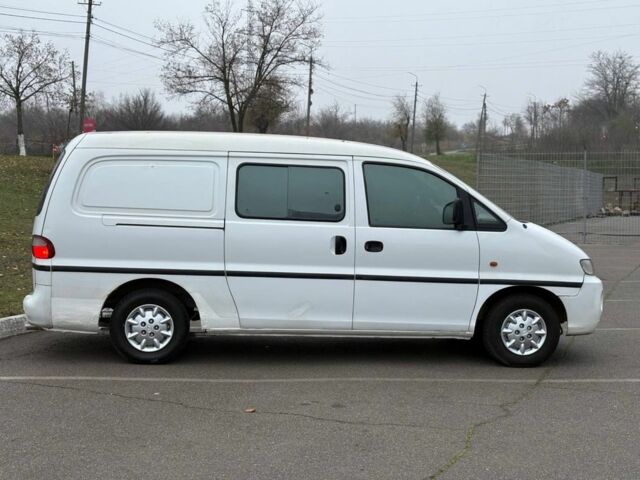 Білий Хендай Н 200, об'ємом двигуна 2.5 л та пробігом 350 тис. км за 2600 $, фото 4 на Automoto.ua