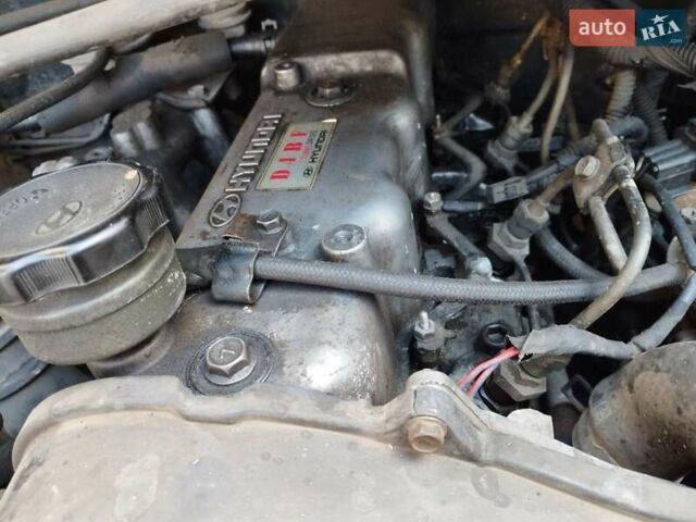 Белый Хендай Н 200, объемом двигателя 2.5 л и пробегом 212 тыс. км за 2500 $, фото 10 на Automoto.ua