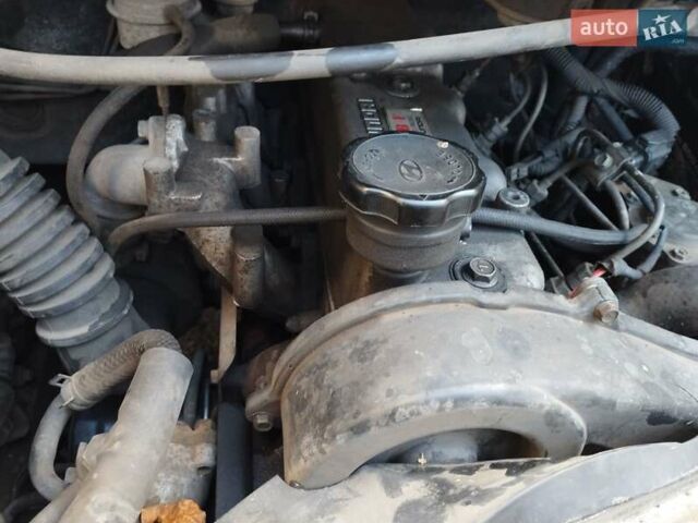 Белый Хендай Н 200, объемом двигателя 2.5 л и пробегом 212 тыс. км за 2500 $, фото 12 на Automoto.ua