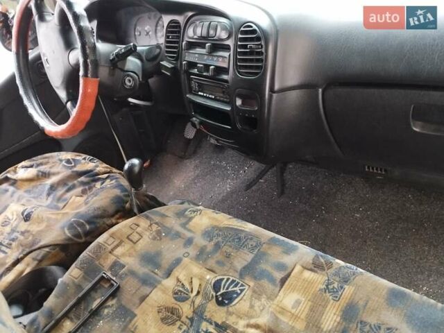 Белый Хендай Н 200, объемом двигателя 2.5 л и пробегом 212 тыс. км за 2500 $, фото 8 на Automoto.ua