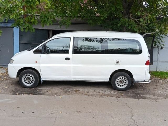 Белый Хендай Н 200, объемом двигателя 2 л и пробегом 235 тыс. км за 4100 $, фото 6 на Automoto.ua