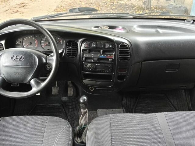 Белый Хендай Н 200, объемом двигателя 2 л и пробегом 235 тыс. км за 4100 $, фото 17 на Automoto.ua