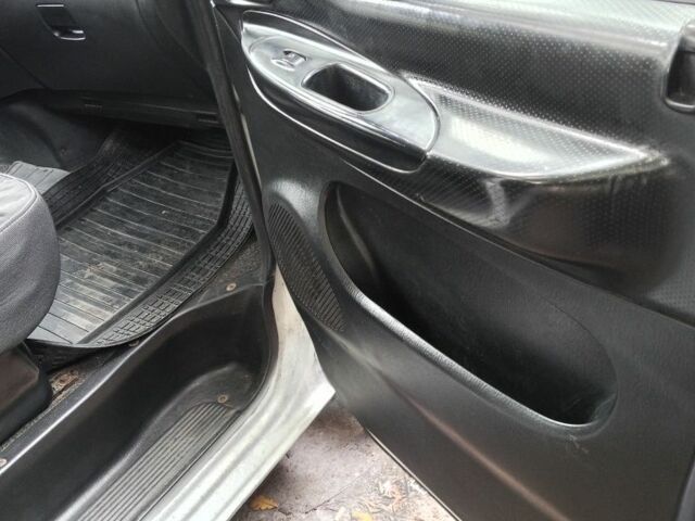 Белый Хендай Н 200, объемом двигателя 2 л и пробегом 235 тыс. км за 4100 $, фото 12 на Automoto.ua