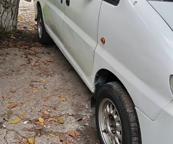 Белый Хендай Н 200, объемом двигателя 2 л и пробегом 235 тыс. км за 4100 $, фото 4 на Automoto.ua