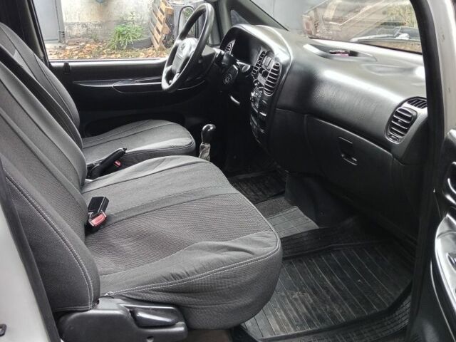 Белый Хендай Н 200, объемом двигателя 2 л и пробегом 235 тыс. км за 4100 $, фото 13 на Automoto.ua