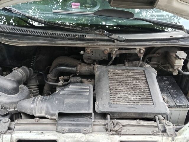 Белый Хендай Н 200, объемом двигателя 2 л и пробегом 235 тыс. км за 4100 $, фото 1 на Automoto.ua