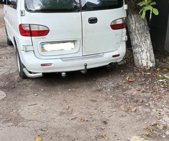 Белый Хендай Н 200, объемом двигателя 2 л и пробегом 235 тыс. км за 4100 $, фото 7 на Automoto.ua