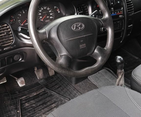 Белый Хендай Н 200, объемом двигателя 2 л и пробегом 235 тыс. км за 4100 $, фото 9 на Automoto.ua