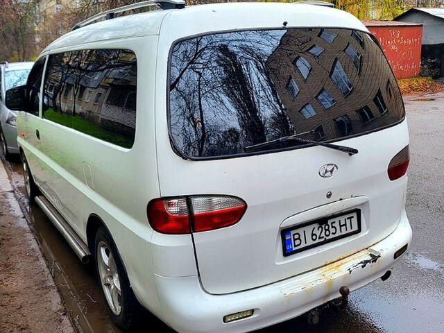 Белый Хендай Н 200, объемом двигателя 2.5 л и пробегом 250 тыс. км за 3500 $, фото 2 на Automoto.ua