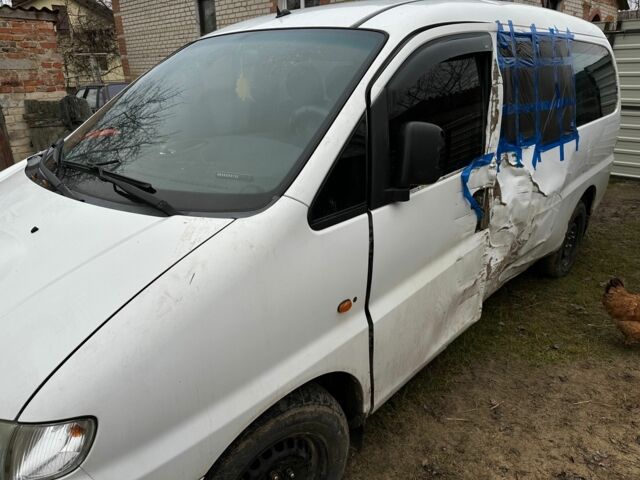 Белый Хендай Н 200, объемом двигателя 2.5 л и пробегом 2 тыс. км за 2000 $, фото 1 на Automoto.ua