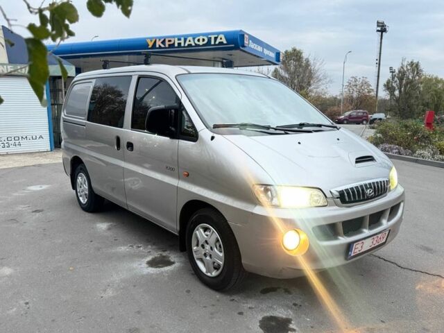 Бежевый Хендай Н 200, объемом двигателя 2.5 л и пробегом 250 тыс. км за 3800 $, фото 3 на Automoto.ua