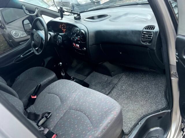 Бежевый Хендай Н 200, объемом двигателя 2.5 л и пробегом 250 тыс. км за 3800 $, фото 5 на Automoto.ua