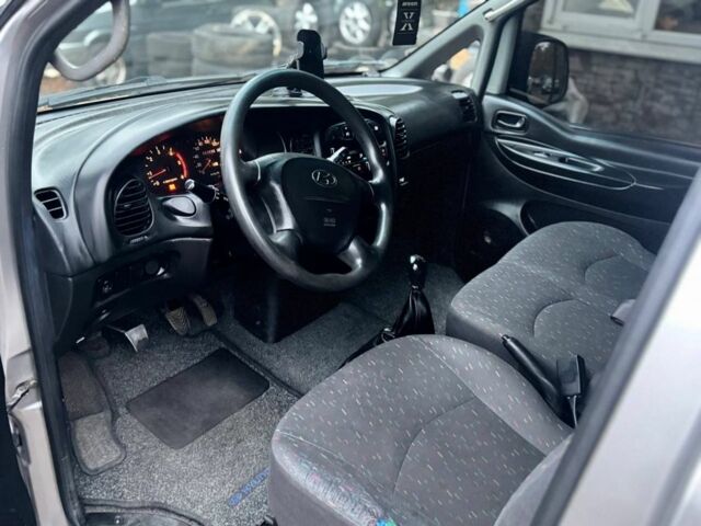 Бежевый Хендай Н 200, объемом двигателя 2.5 л и пробегом 250 тыс. км за 3800 $, фото 6 на Automoto.ua