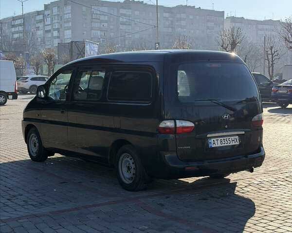 Черный Хендай Н 200, объемом двигателя 2.5 л и пробегом 348 тыс. км за 3800 $, фото 3 на Automoto.ua