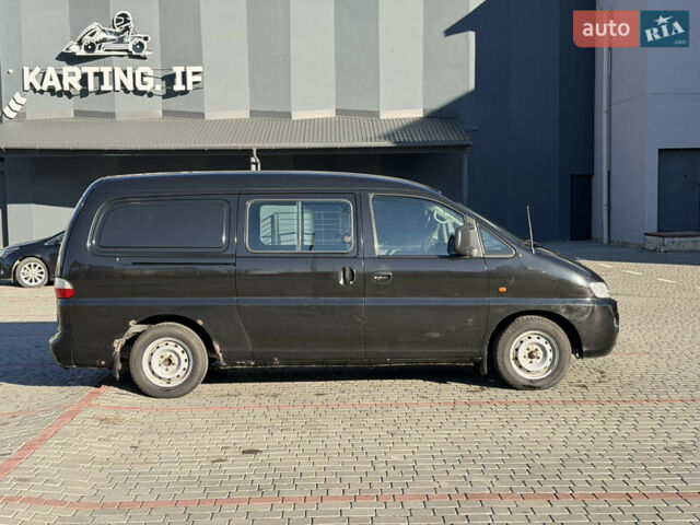 Черный Хендай Н 200, объемом двигателя 2.5 л и пробегом 348 тыс. км за 3800 $, фото 5 на Automoto.ua