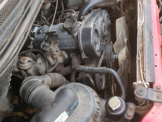 Красный Хендай Н 200, объемом двигателя 2.5 л и пробегом 200 тыс. км за 2500 $, фото 7 на Automoto.ua