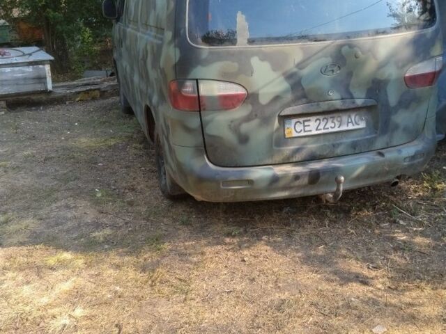 Красный Хендай Н 200, объемом двигателя 2.5 л и пробегом 200 тыс. км за 2500 $, фото 1 на Automoto.ua