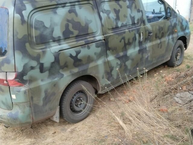 Красный Хендай Н 200, объемом двигателя 2.5 л и пробегом 200 тыс. км за 2500 $, фото 3 на Automoto.ua