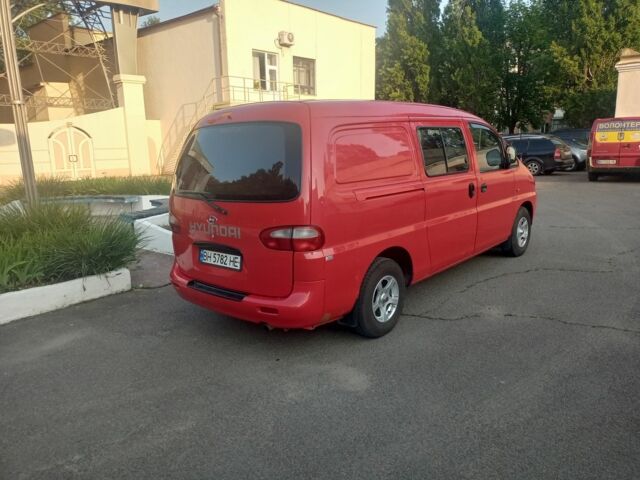 Красный Хендай Н 200, объемом двигателя 2.5 л и пробегом 262 тыс. км за 4500 $, фото 4 на Automoto.ua