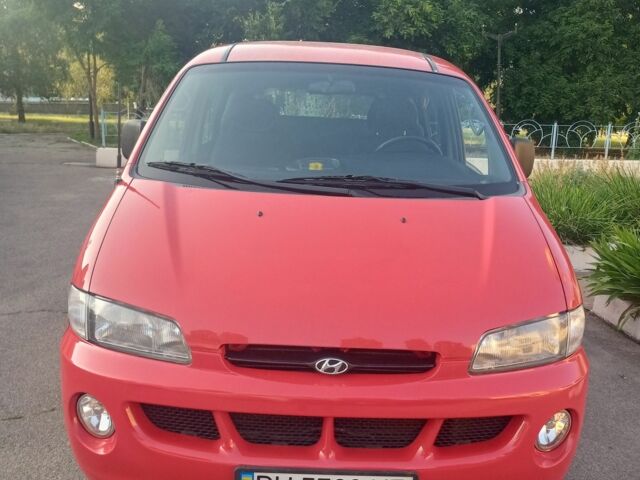 Красный Хендай Н 200, объемом двигателя 2.5 л и пробегом 262 тыс. км за 4500 $, фото 6 на Automoto.ua