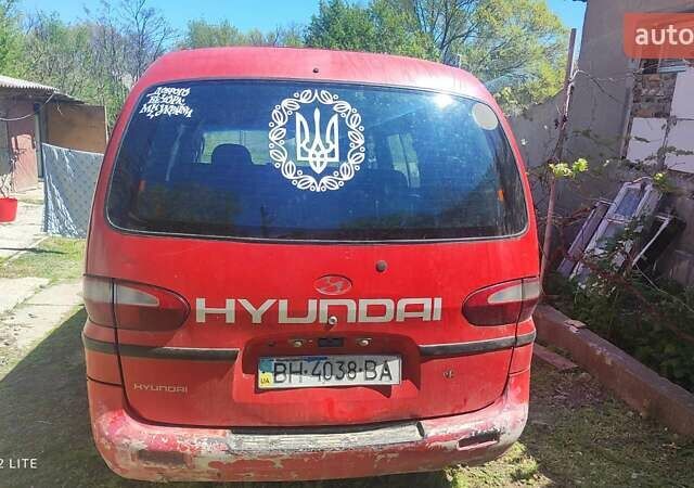 Красный Хендай Н 200, объемом двигателя 0 л и пробегом 380 тыс. км за 3700 $, фото 2 на Automoto.ua
