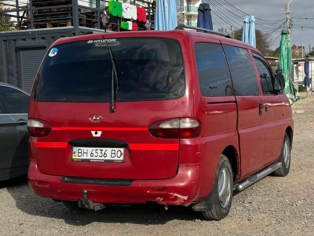 Красный Хендай Н 200, объемом двигателя 2 л и пробегом 340 тыс. км за 3300 $, фото 1 на Automoto.ua